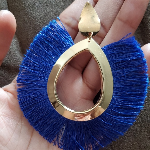 Bohemian big tassel earring - Picture 3 of 8